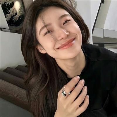 穿黄靴子的女孩